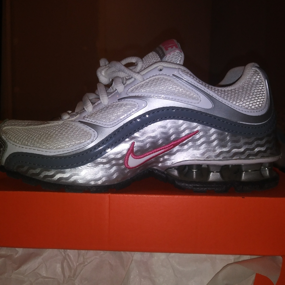 Nike tennis shoes